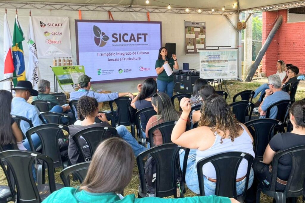 Pesquisadores da Epamig apresentam uso de trigo para silagem em simpósio de Barbacena