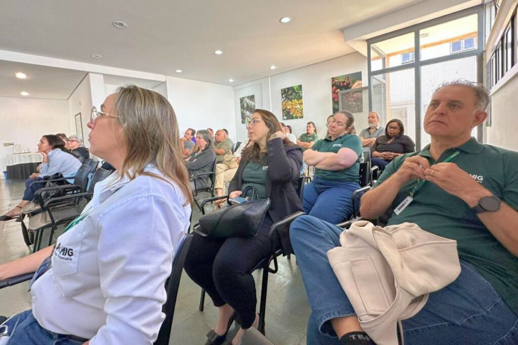 Epamig Sul debate cooperação internacional em seminário agropecuário em Lavras